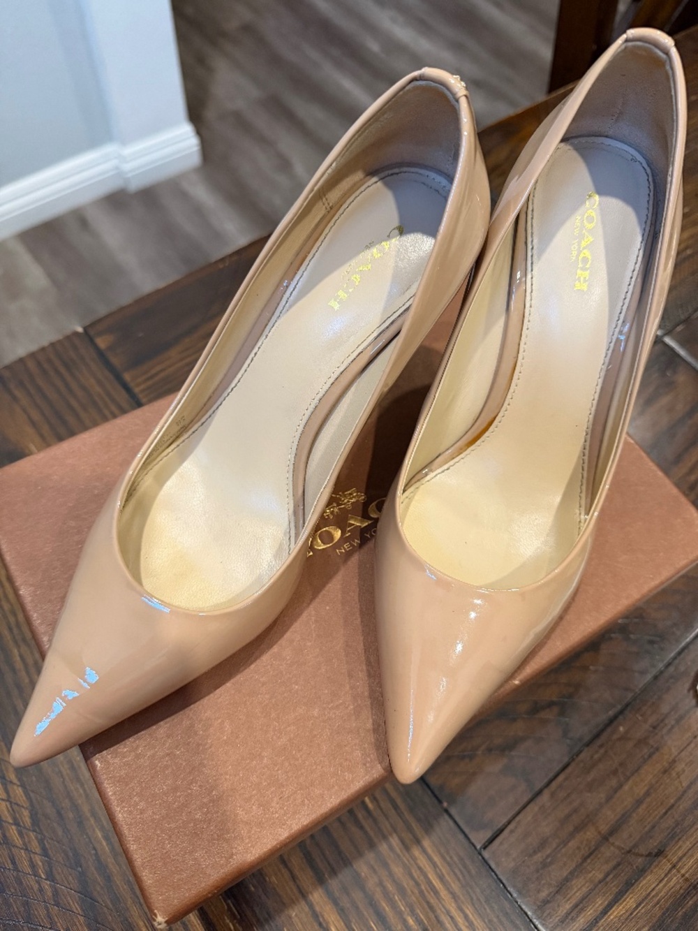 Coach Nude/Tan Patent Leather Pointed Toe Heels pumps